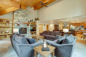 Private Pool and Hot Tub Sunriver Retreat!